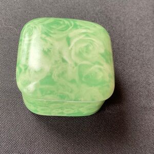 Vintage Oscar de la Renta trinket box. 2 inches square. VG condition